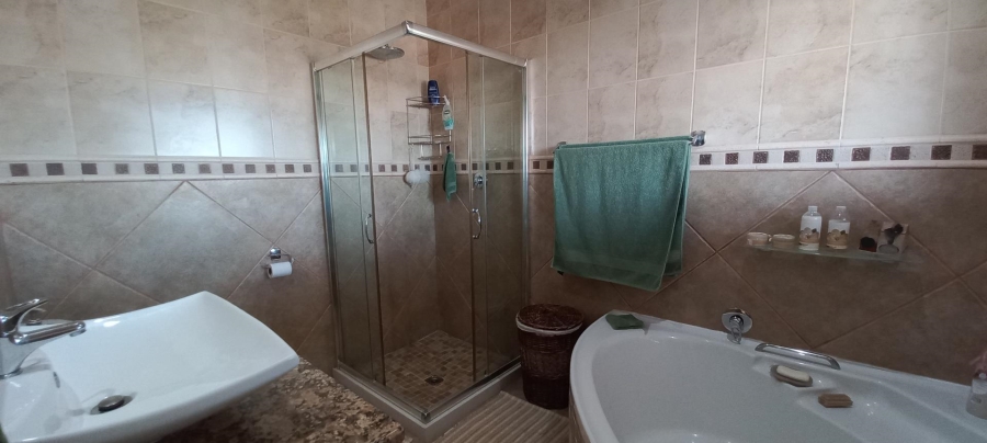 4 Bedroom Property for Sale in Hartenbos Heuwels Western Cape